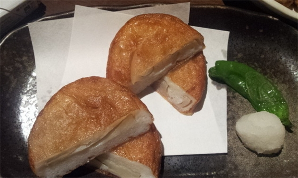 中膳⾦勺⼦⻝品