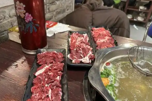 小牛滚滚贵州黄牛肉火锅加盟