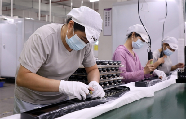 上海招工包吃住8000？14岁可以做普工吗？上海普工工资最高的厂电话多少？