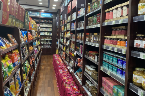在上海开一家进口零食店成本?从市场潜力到实际预算
