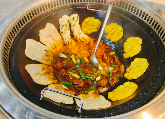 上海开一家地锅鸡挣钱吗店多少钱？成本与盈利的深度解析