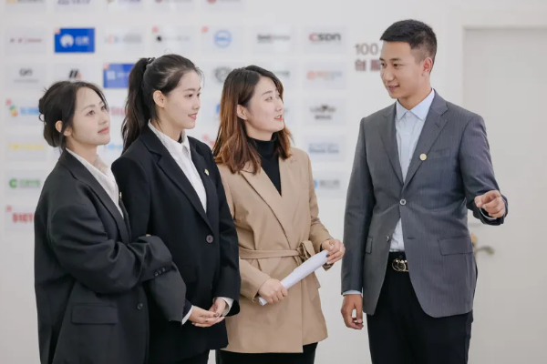 在上海做什么比较赚钱呢?在上海做什么好赚钱?
