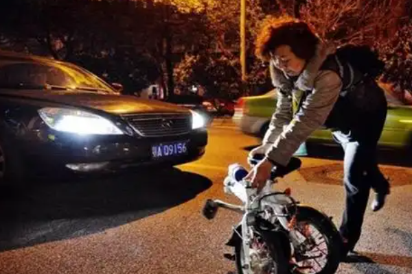 在上海跑代驾一天能挣多少钱？在上海跑代驾店要多少钱？