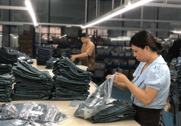 上海开牛仔裤加工厂需要多少投资？全流程成本解析