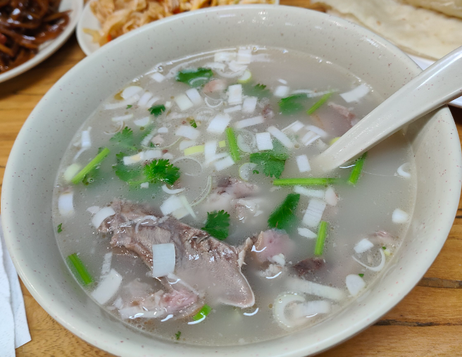 在上海开羊肉汤开店投资大概多少钱？投资成本构成详情
