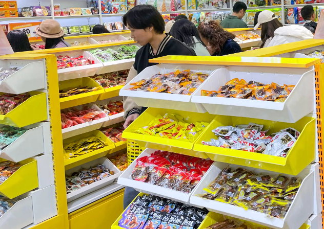 上海开上海零食加盟品牌店要多少钱？从选址到运营的全成本解析