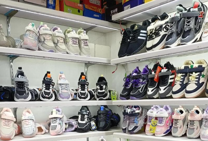 在上海我想开一家童鞋店大概投资多少钱