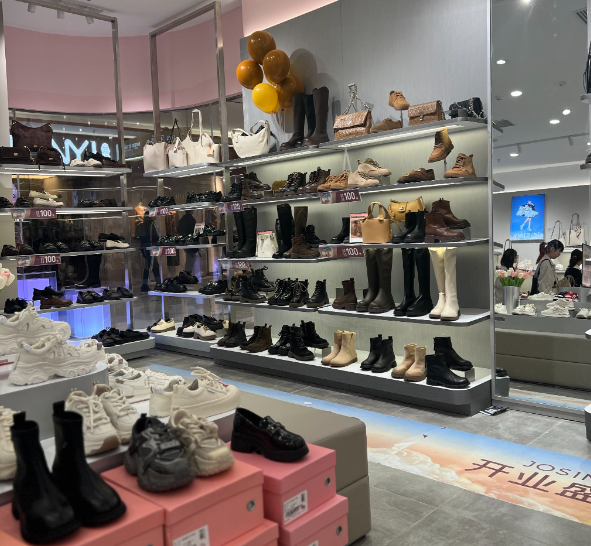 上海开汽车装饰店投资多少？从选址到运营的全成本解析