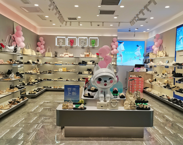 上海开个品牌鞋店要投资多少？全维度成本解析与运营策略