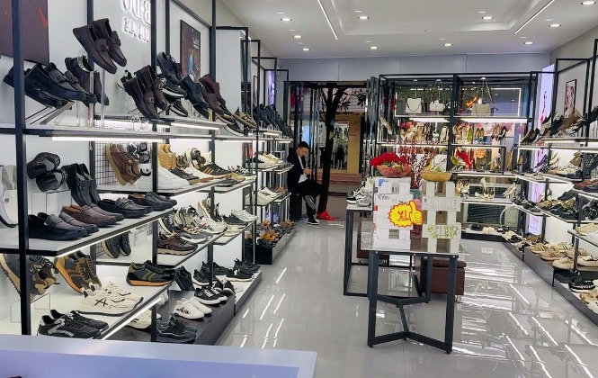 上海开个品牌鞋店要投资多少？全维度成本解析与运营策略