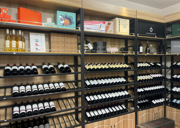上海开一家红酒店需要多少投资？深度解析成本结构