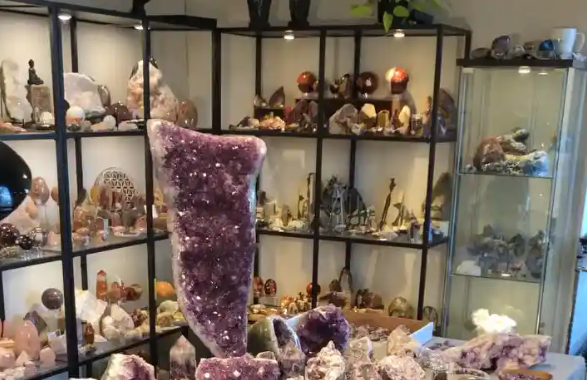 上海开水晶店需要投资多少钱店铺呢？上海开水晶店投资全解析