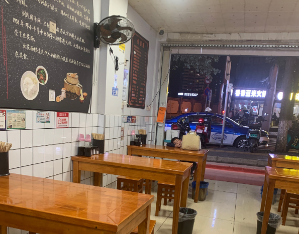 在上海开小吃店要投资多少钱呢？上海开小吃店投资全解析