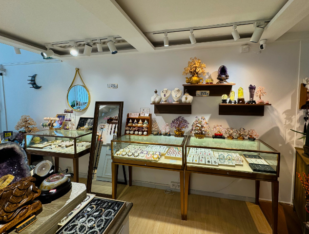 上海开水晶店需要投资多少钱店铺呢？上海开水晶店投资全解析