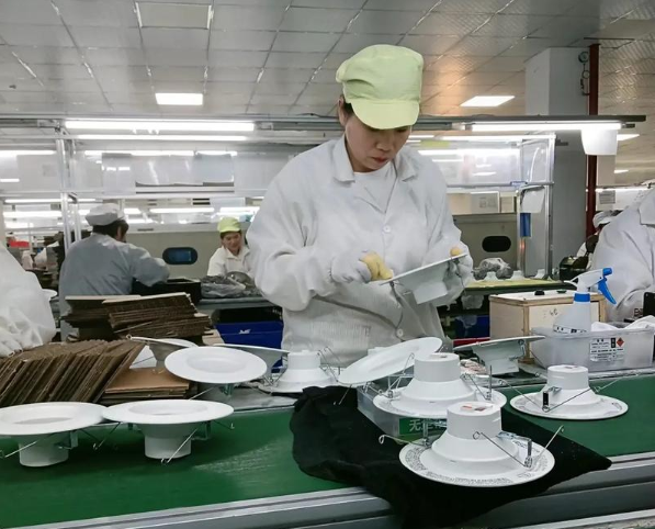 上海开节能灯加工厂创业店赚钱吗？机遇与挑战并存