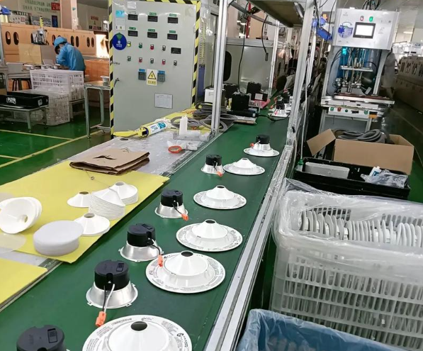 上海开节能灯加工厂创业店赚钱吗？机遇与挑战并存