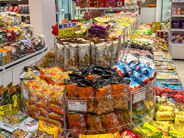 上海开进口零食店要多少钱？全流程成本解析与运营策略