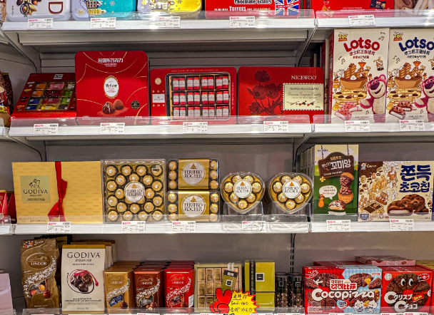 上海开进口零食店要多少钱？全流程成本解析与运营策略