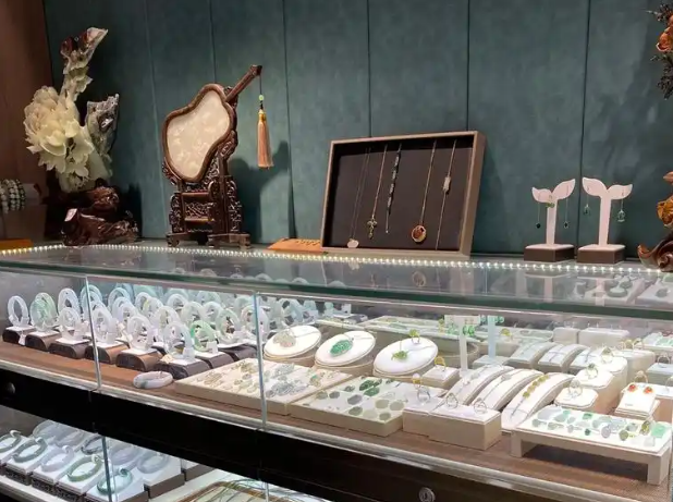 上海开个翡翠店要投资多少店铺？上海开翡翠店的投资全解析