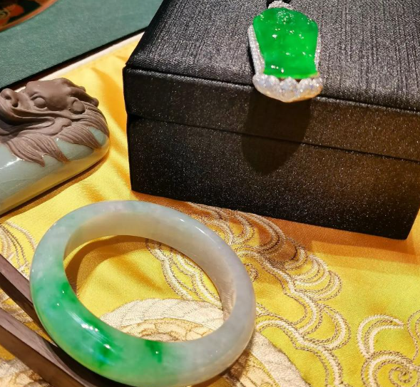 上海开一家翡翠店投资多少？基础投资成本构成