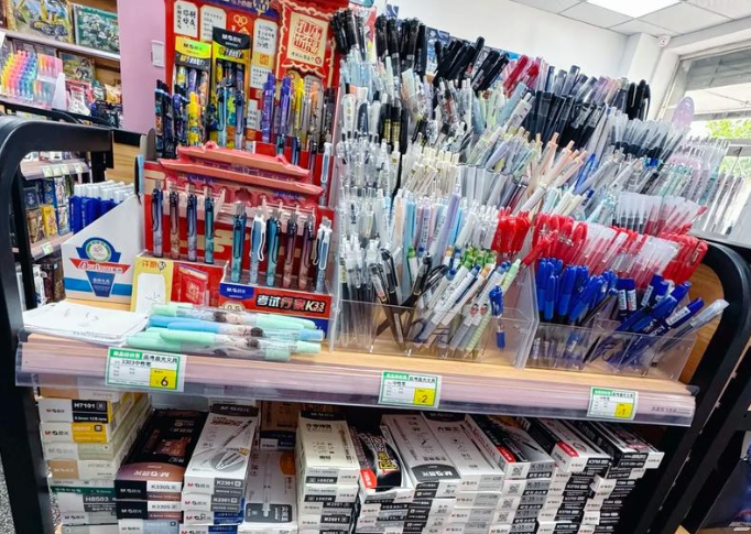 上海开一家学生用品店需投资多少？核心成本构成