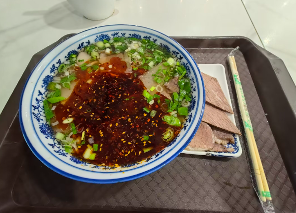 上海开兰州牛肉面前期投资多少钱？前期投资全解析
