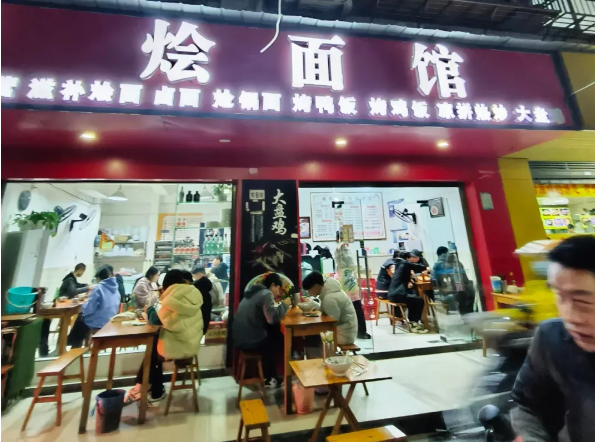 上海开家烩面馆投资多少钱？全维度成本拆解