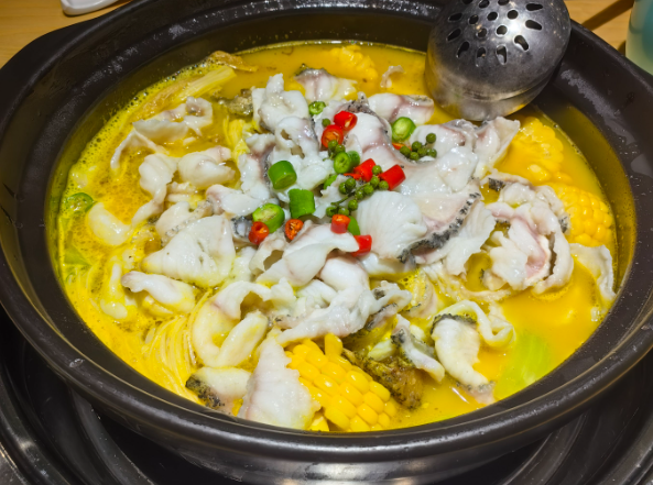 上海开一家鱼火锅要投资多少钱？全流程成本拆解与盈利逻辑
