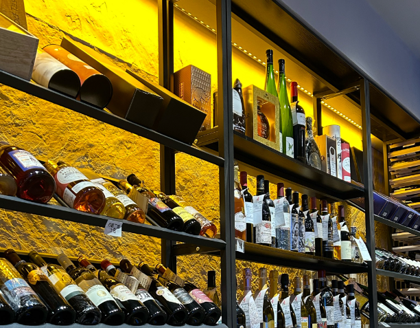 开葡萄酒店投资多少？全流程成本解析与盈利策略