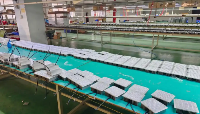 上海开节能灯加工厂创业店投资要多少钱？成本解析与收益测算