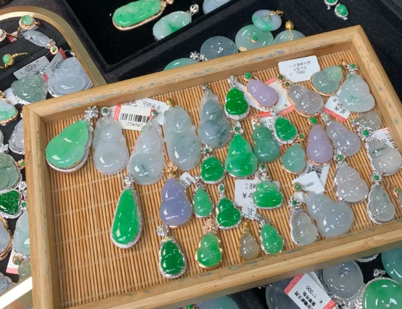 开个翡翠店要投资多少？从选址到运营的全链条成本解析