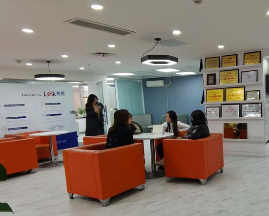 上海开成人英语班店要多少钱？核心成本构成