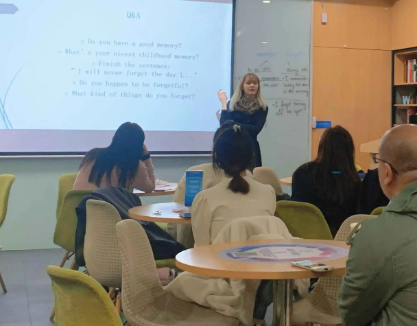 上海开成人英语班店要多少钱？核心成本构成