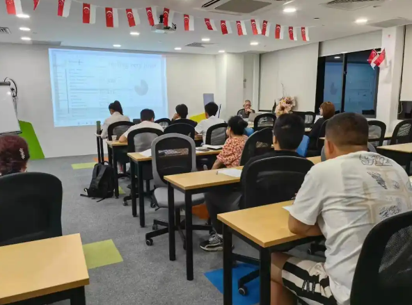 上海开成人英语班店要多少钱？核心成本构成