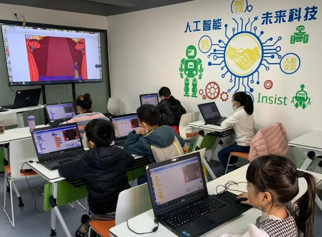 开编程培训要多少钱？2025年全成本解析