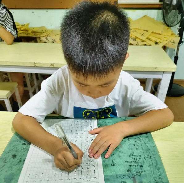 上海开个练字班赚钱吗店铺？深度解析市场潜力与运营策略