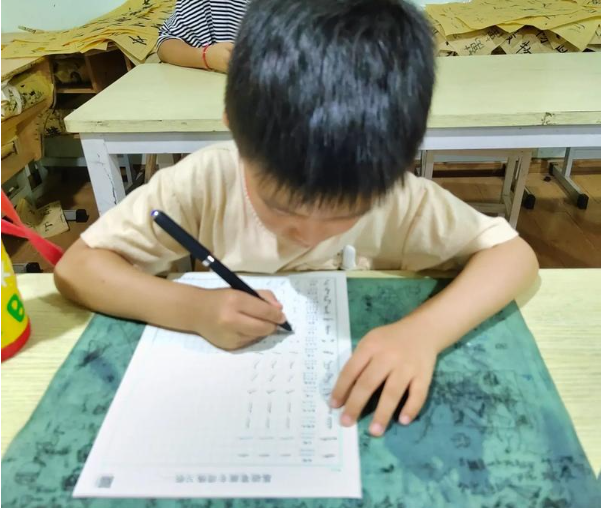 上海开个练字班赚钱吗店铺？深度解析市场潜力与运营策略