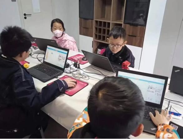 上海开上海少儿编程培训班店要多少钱