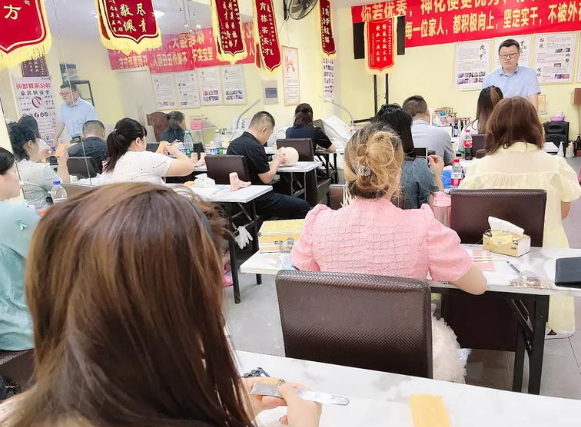 上海开修脚培训店赚钱吗？经营策略深度解析