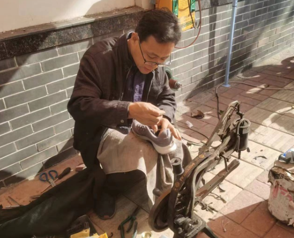 上海修鞋多少钱？价格背后的消费密码与行业变迁