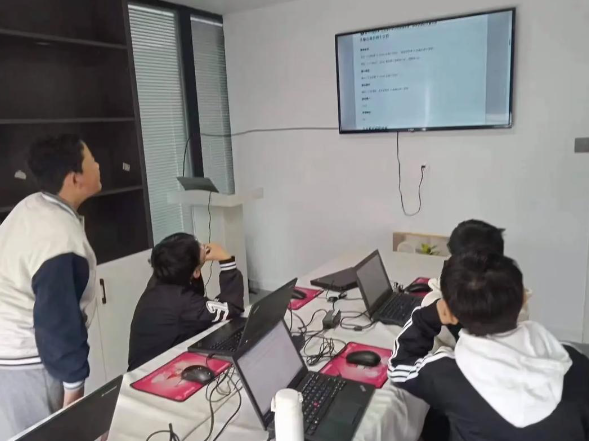 上海开上海少儿编程培训班店要多少钱