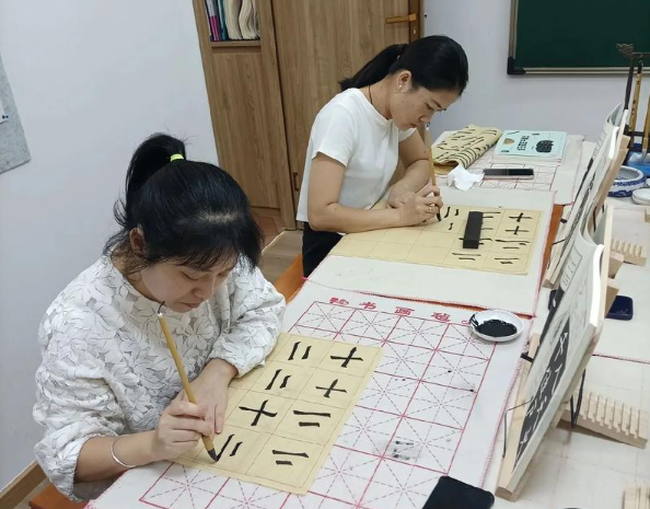 上海开上海成人练字培训班店赚钱吗