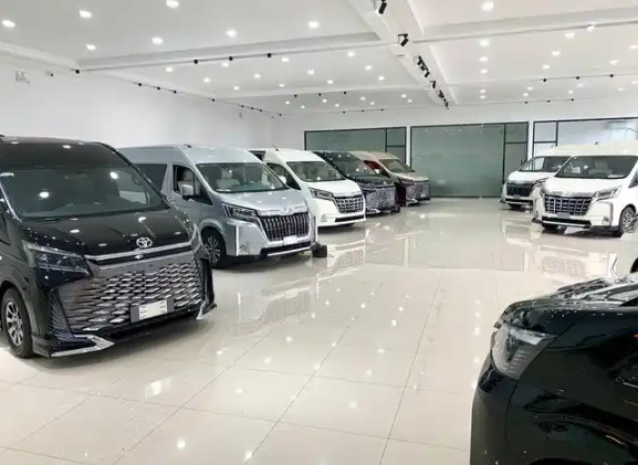 上海开商务用车店要多少钱？全维度成本解析