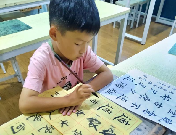上海开个练字班赚钱吗店铺？深度解析市场潜力与运营策略