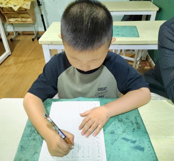 上海开个练字班赚钱吗店铺？深度解析市场潜力与运营策略