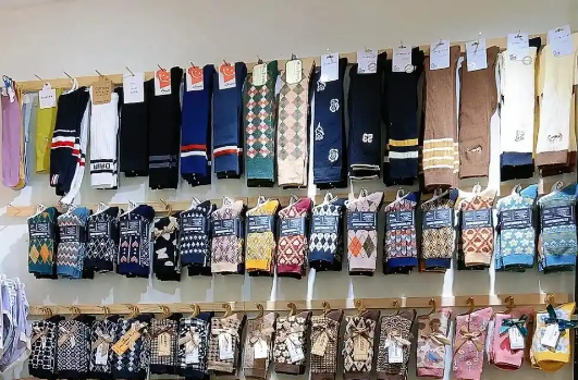 开一个袜子专卖店要投资多少钱？全流程成本解析