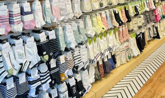 开袜子店大概需要多少投资？2025年最新成本分析