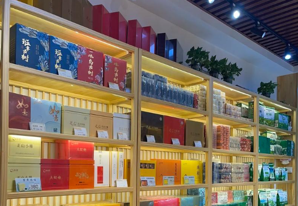 开烟酒店需要投资多少钱？2025年最新成本分析