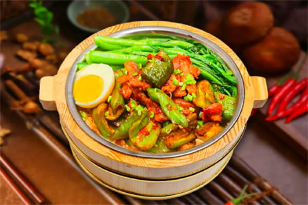 桶桶留香烤肉饭
