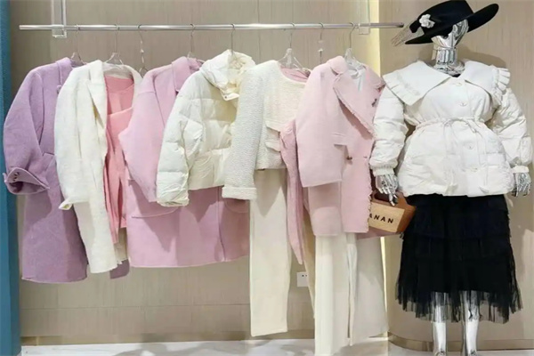 伊品汇女装折扣店